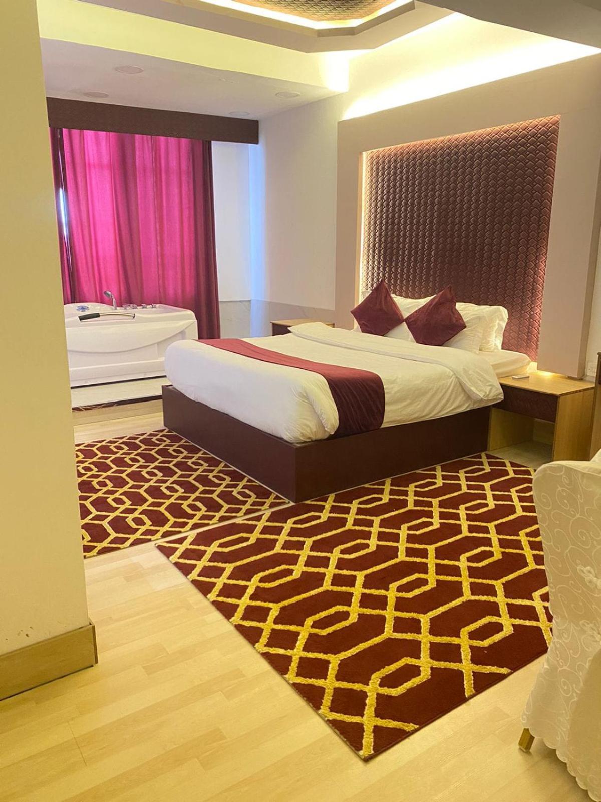 Al Hussam Hotel Apartments Rusayl Exteriör bild