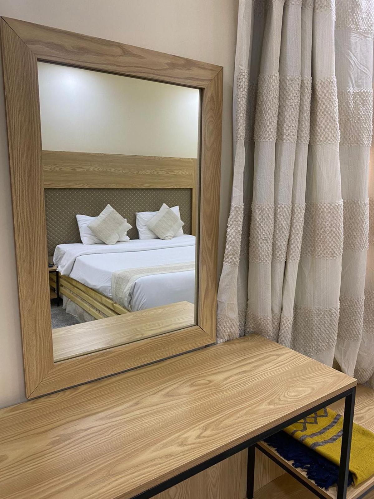 Al Hussam Hotel Apartments Rusayl Exteriör bild