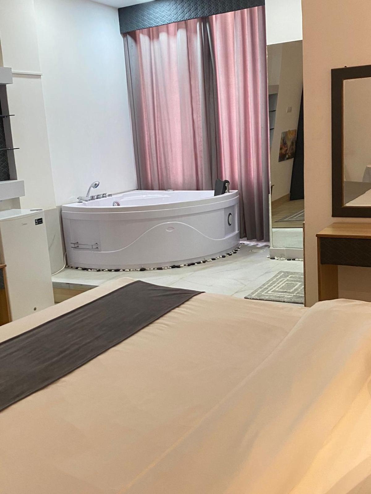 Al Hussam Hotel Apartments Rusayl Exteriör bild